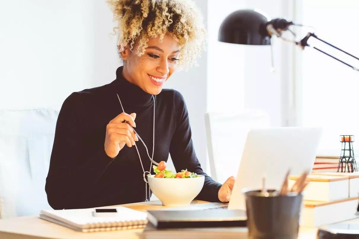 Transform Your Midday Meals: Thoughtful Gifts for the Desk Luncher