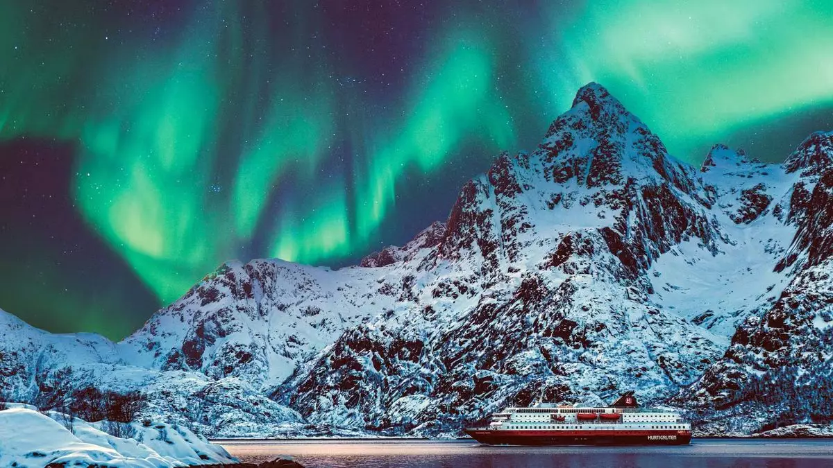 Hurtigruten’s Innovative Travel Advisor Incentive: “Sell Three, Sail Free”