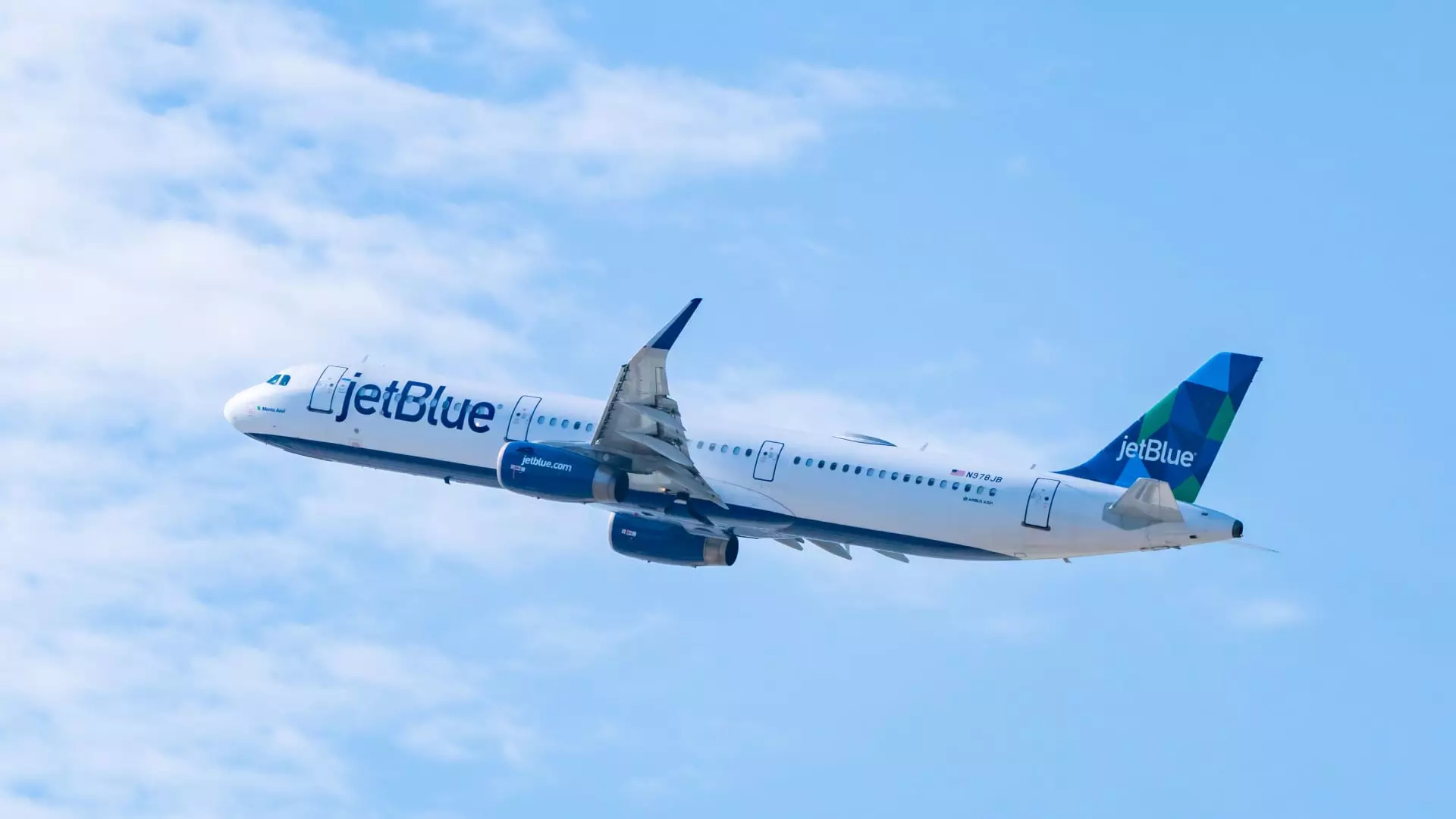 Strategic Alliances: JetBlue’s Bold Move to Compete in the Airline Industry