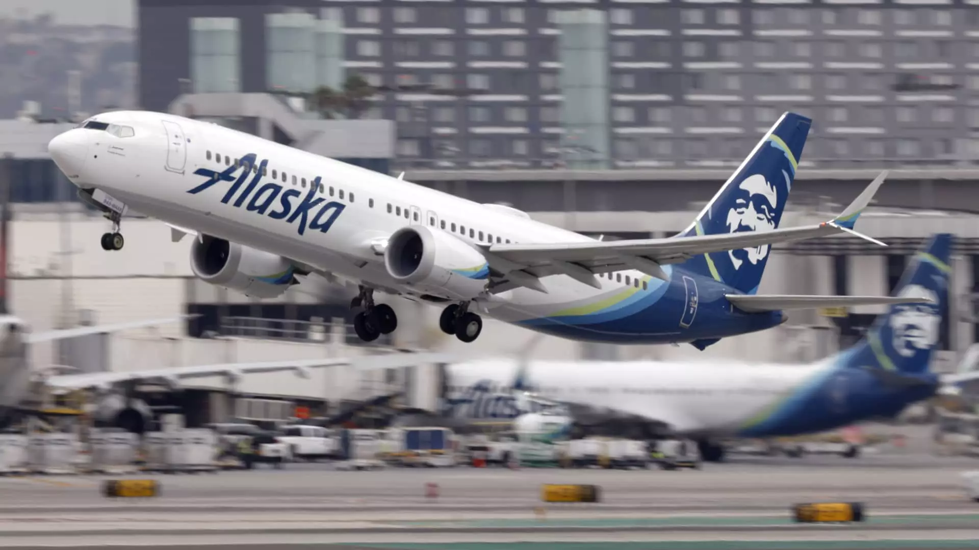 Alaska Airlines’ Bold Leap into the Premium Loyalty Race: Redefining Travel Benefits and Customer Loyalty